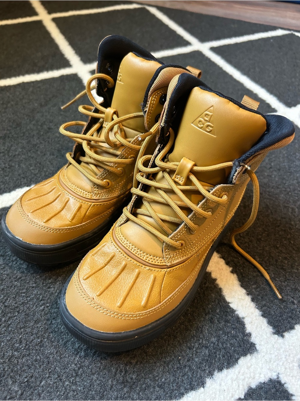 Nike Kids Tan Lace-Up Outdoor Boots